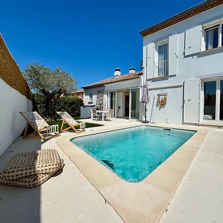 La Casita De *